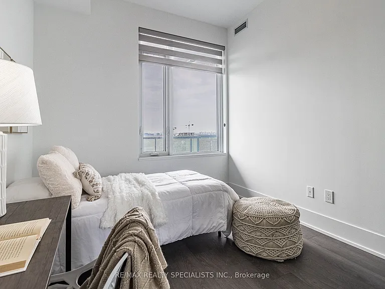 480 Front St W #1903 — Photo 27