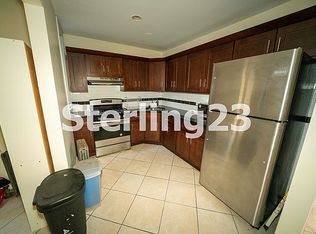 31-13 Ditmars Blvd #2R, Astoria, NY 11105