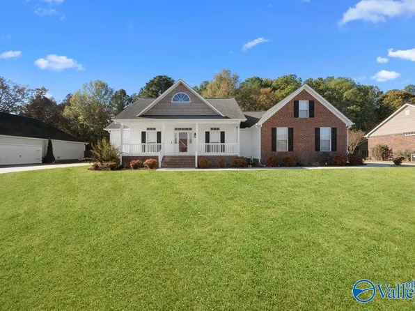 110 Saint Martin Dr, Rainbow City, AL 35906