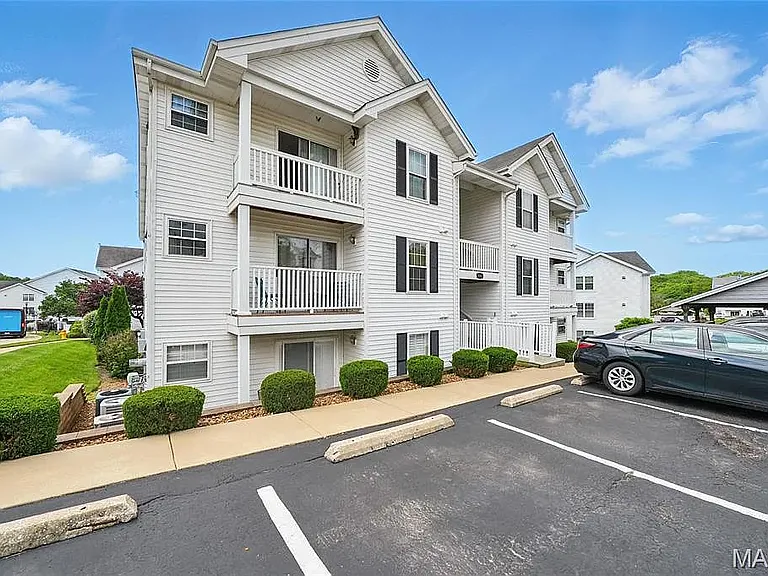 151 Imperial Crown Way #J — Photo 4