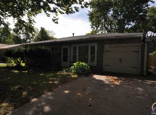 1915 SW Quivira Dr, Topeka, KS 66604