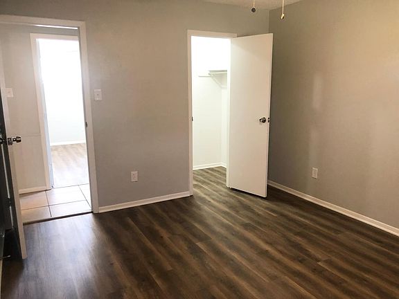 3rd image of 1005 Kings Manor Dr