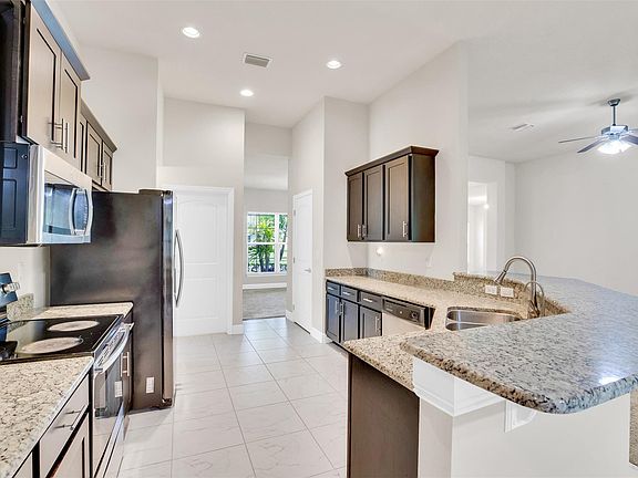 5th image of 1303 Scarlet Oak Circle