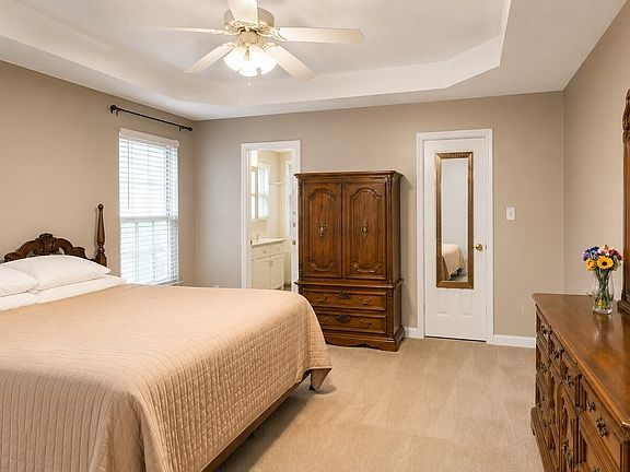 5th image of 583 Bradford Ln