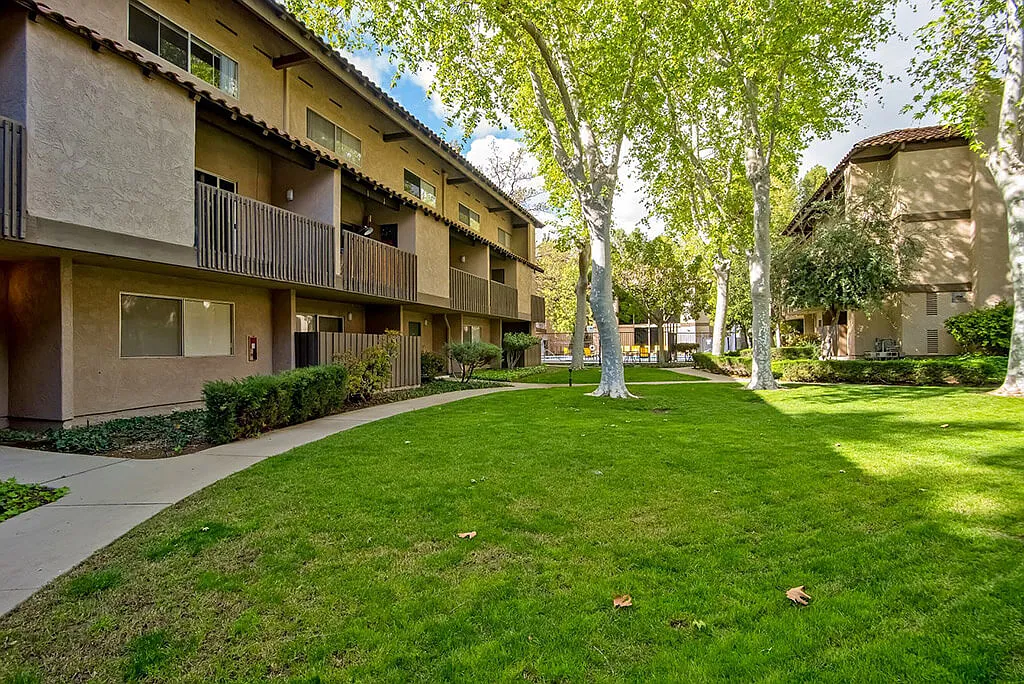 Wilbur Oaks Apartments — Photo 4