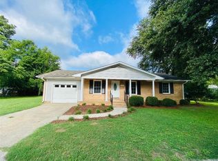 414 S Powers St, Saint Pauls, NC 28384