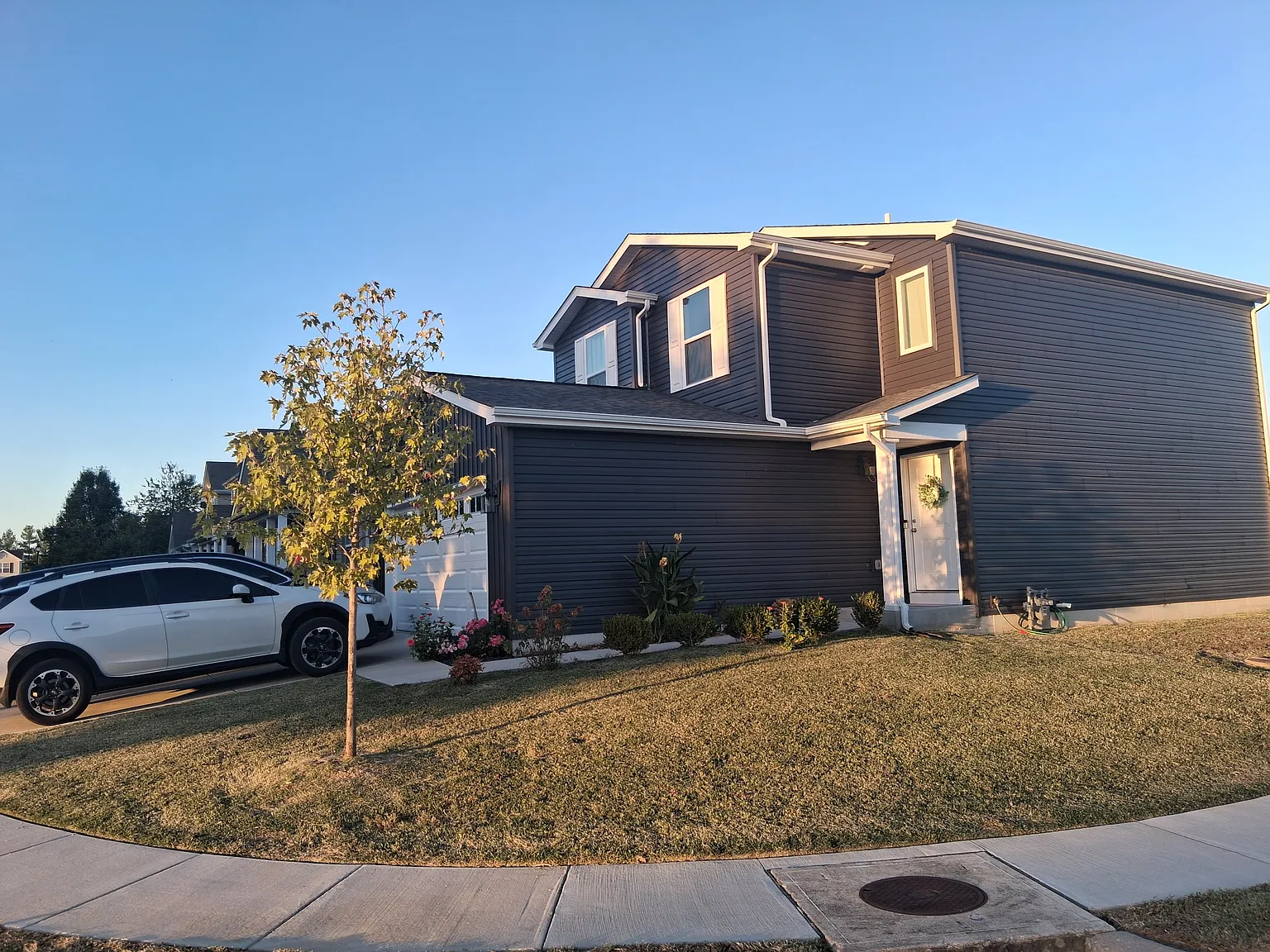 4 bed, 2287 sqft, $2,900 — Photo 2