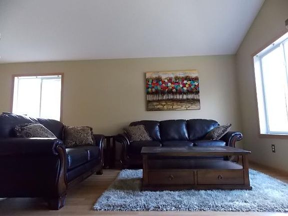 4th image of 762 16th Ave N