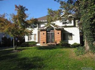 15 Franklin Rd, Great Neck, NY 11024