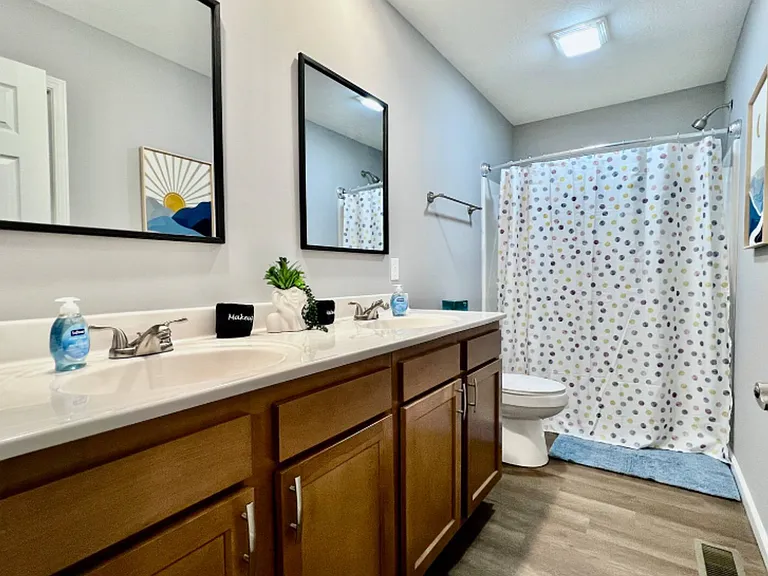 1011 N Anderson St — Photo 20