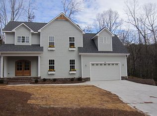 174 Lakeview Dr, Whispering Pines, NC 28327