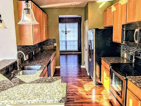 3rd image of 4517 Bella Vista Dr