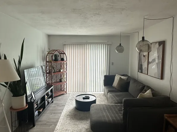 1035 SW 9th St, Gainesville, FL