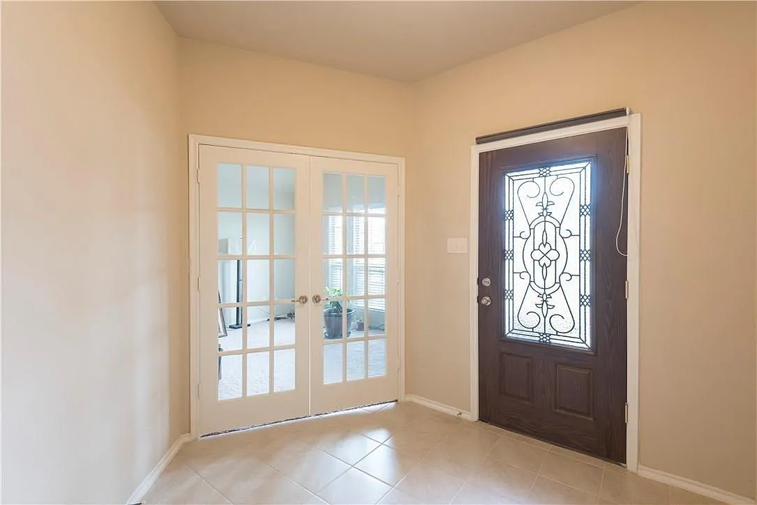 3 bed, 1860 sqft, $2,100 — Photo 4