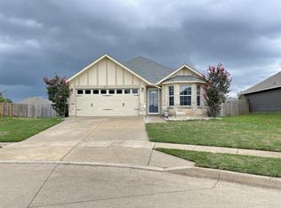 240 Crescent Ridge Dr, Fort Worth, TX 76140