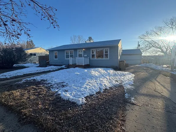 1912 7th St NW, Minot, ND 58703