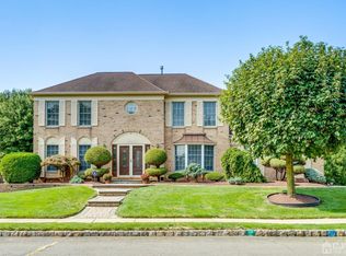 2 Musket Dr, Kendall Park, NJ 08824