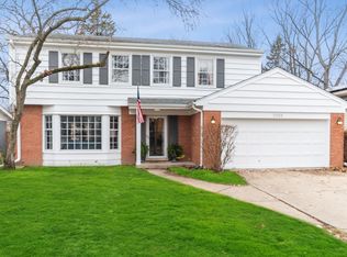 1058 Knollwood Rd, Deerfield, IL 60015