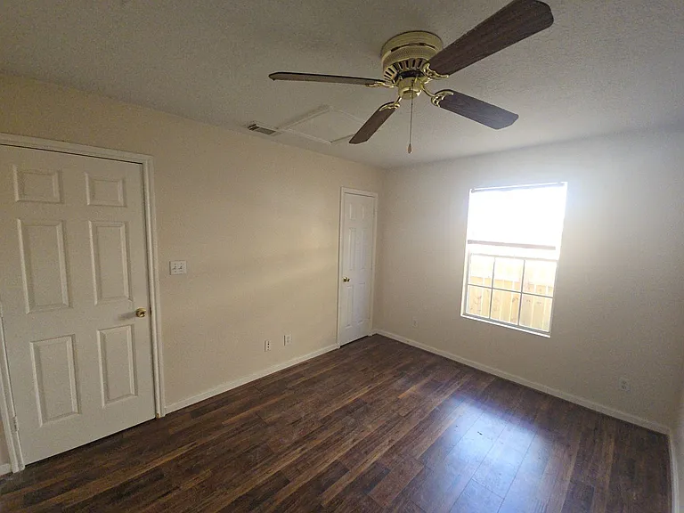 409 Commerce St — Photo 13