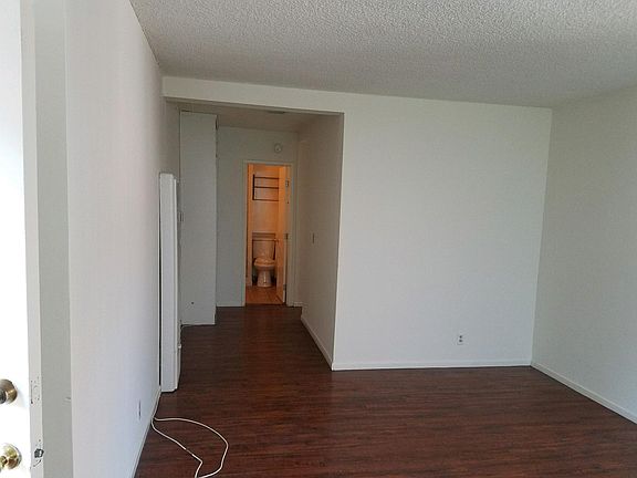 3rd image of 1610 Barry Ave #8