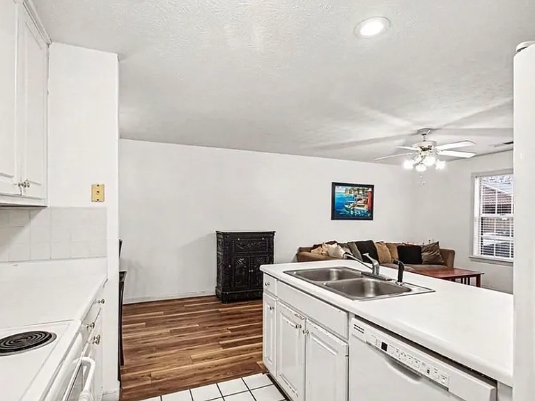 2834 Florence Dr — Photo 9