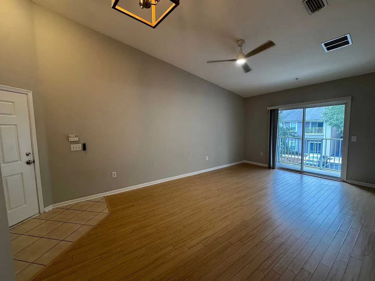 1/2 OFF 1st Month's Rent! Nature's Hideaway Upstairs 2/2 Condo — Photo 4