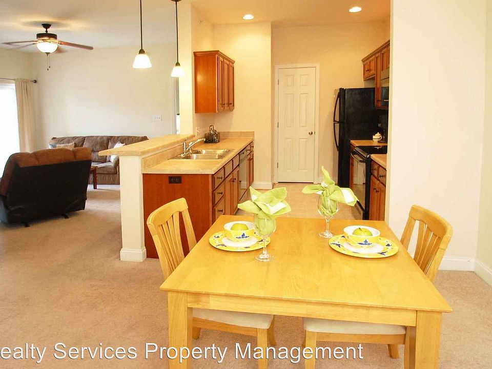 1st image of 205 Capital St Unit 208