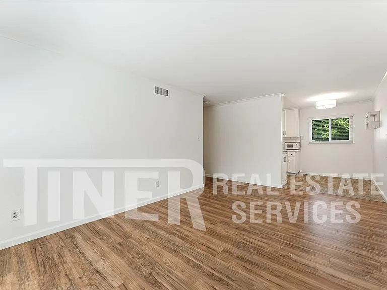 6000 Coyle Ave — Photo 6