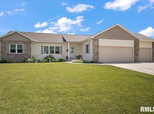 303 Gillman Ave, Washington, IL 61571