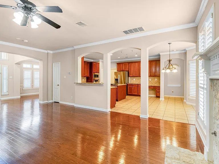 8707 Roswell Rdg — Photo 15