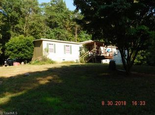 959 Lancelot Dr, Ramseur, NC 27316