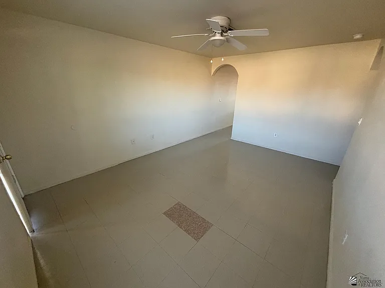 116 E Cactus St — Photo 3