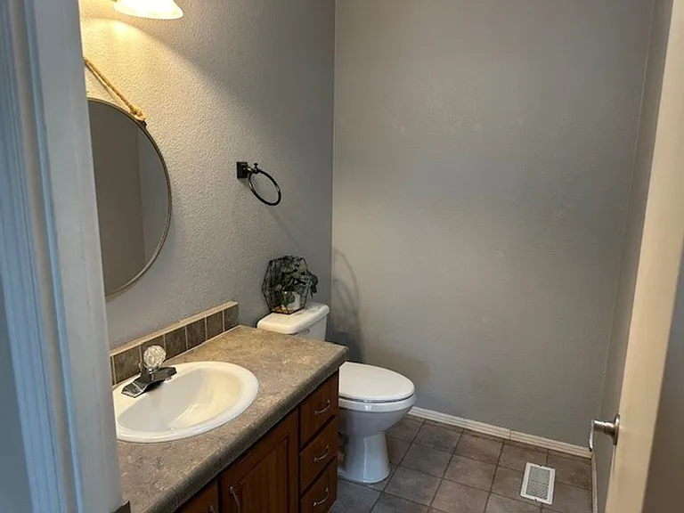 1744 S Union Pacific St — Photo 10