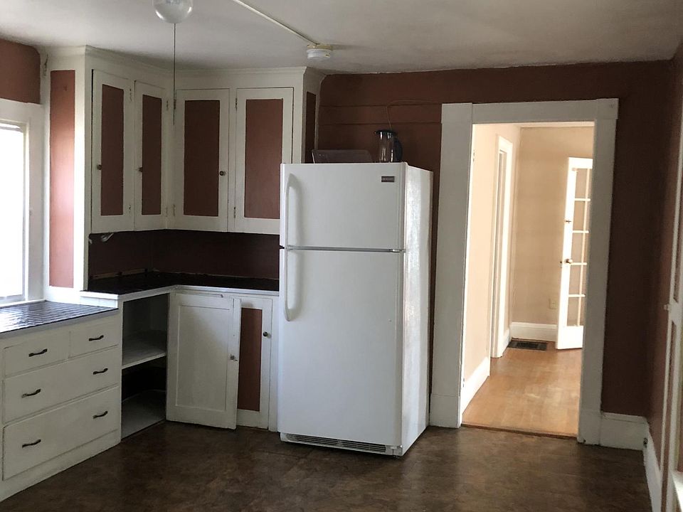 2nd image of 35 Holyoke St #2