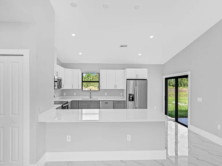 633 Windermere Dr — Photo 8