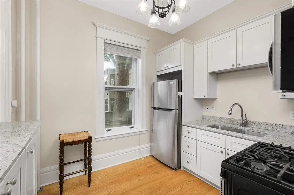 1 bed, 743 sqft, $1,350 — Photo 3
