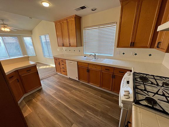 5th image of 1831 E Chennault Ave