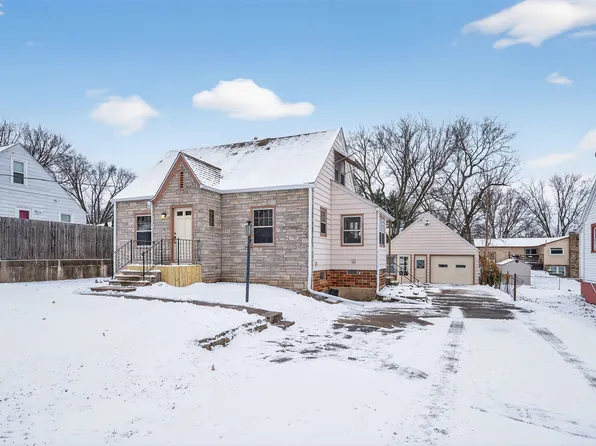 702 Maxwelton Dr, Des Moines, IA 50315