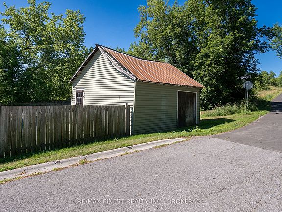 3rd image of 13 Concession St N