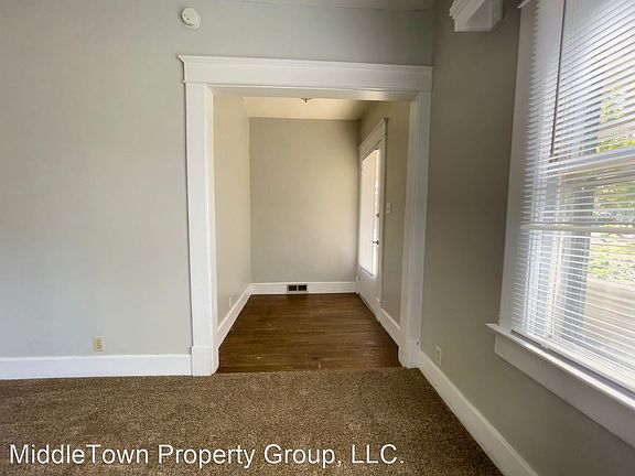 4th image of 1104 W University Ave