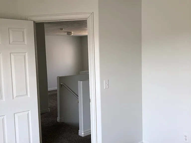 2272 E Hawthorne St — Photo 12