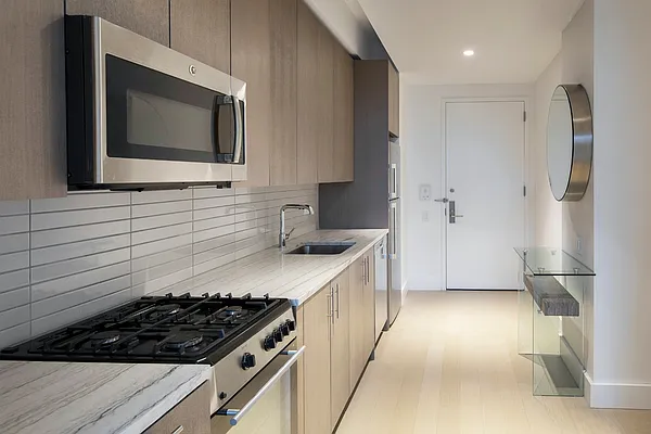 Rented by Red Apple Group | media 9