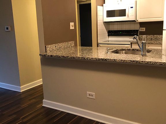 3rd image of 13911 James Dr APT 1005