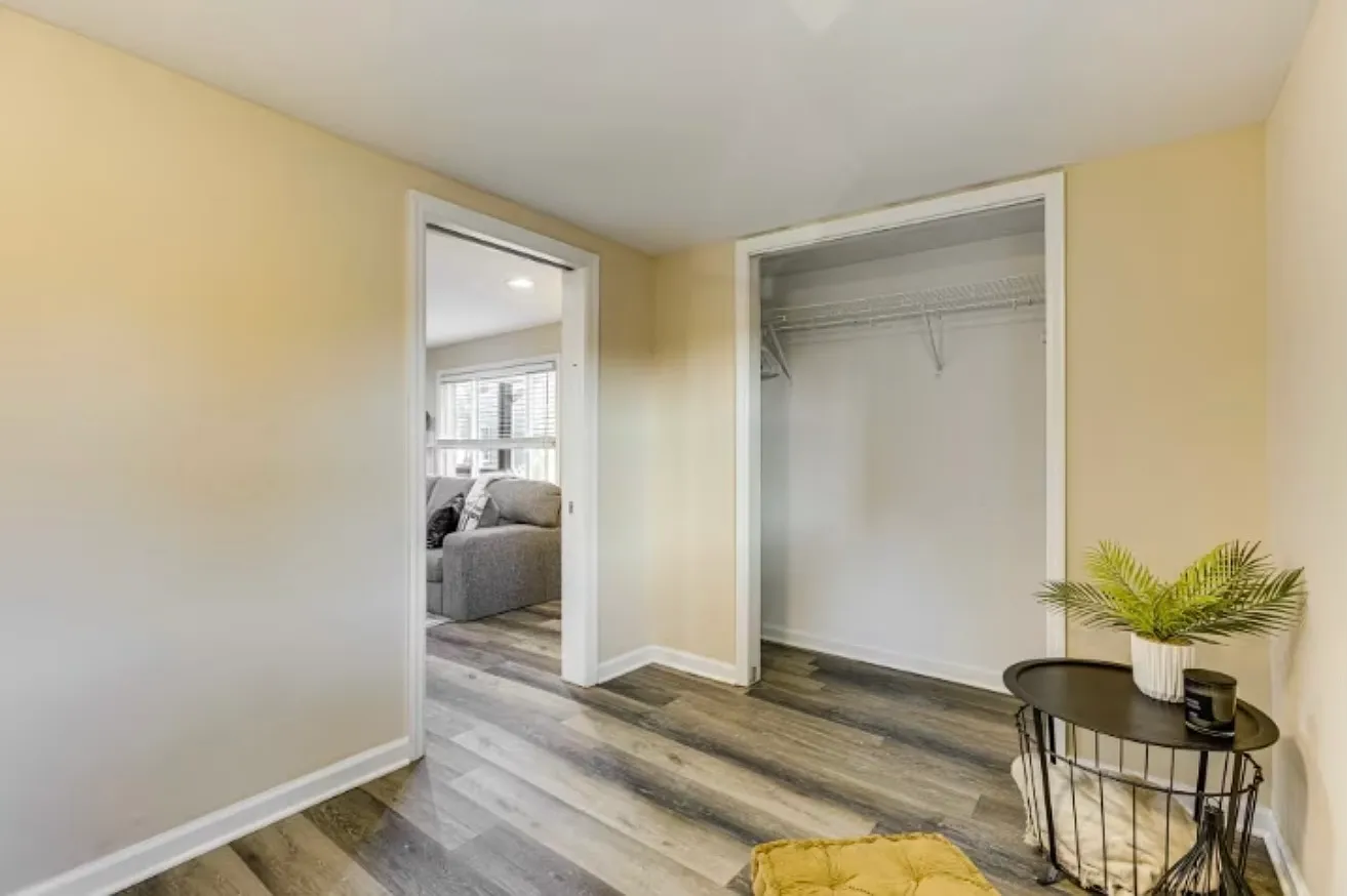 1108 Valley View Ave — Photo 4