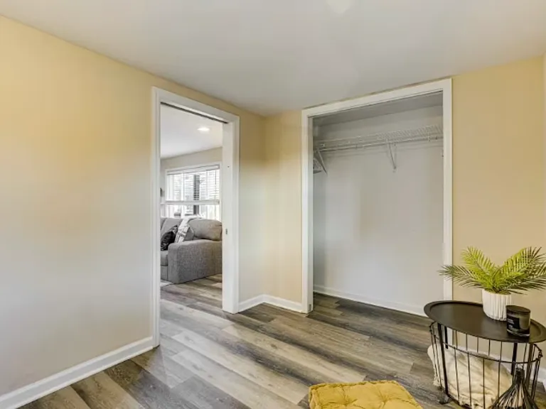 1108 Valley View Ave — Photo 4