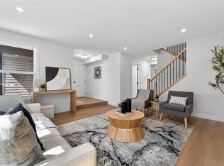 40 SW Bernard Way NW, Calgary, AB T3K 2E9