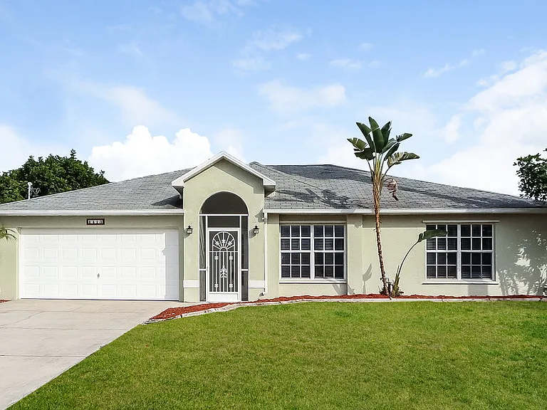 1413 SW 11th Pl — Photo 1