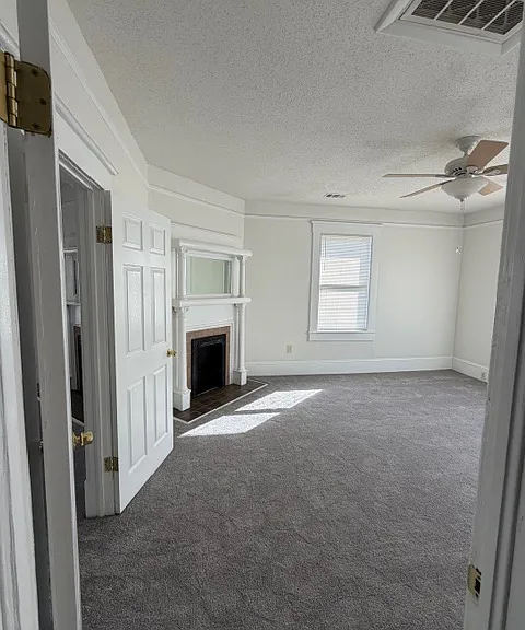 540 E Waldburg St #B — Photo 4