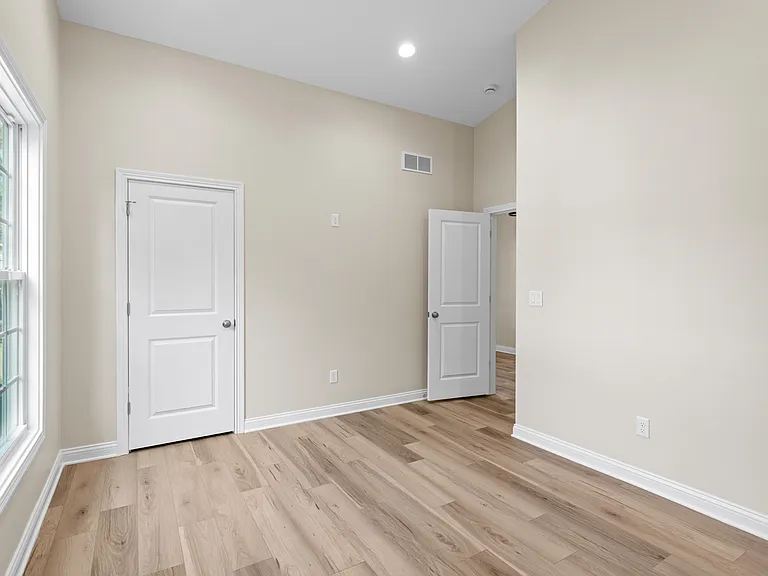 1562 Lincoln Ave — Photo 14