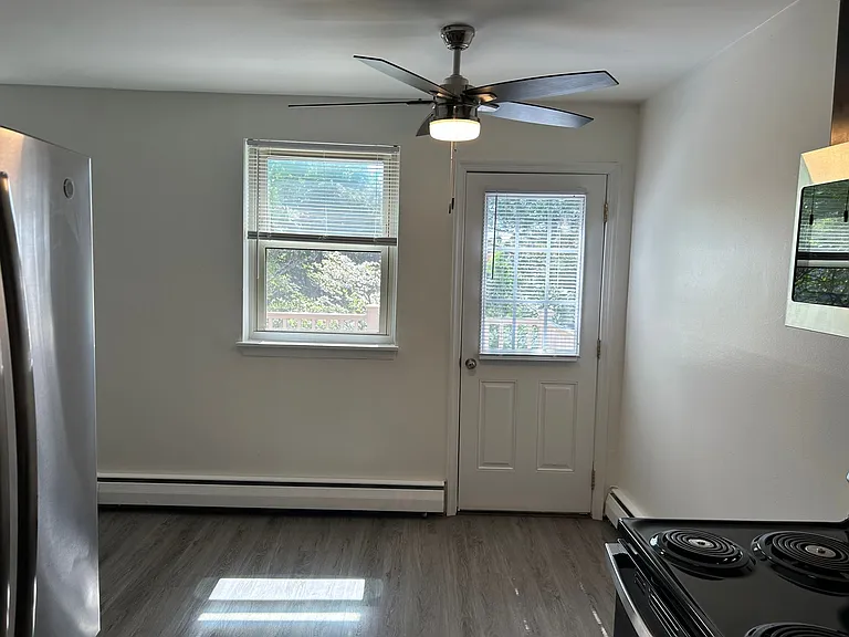 Parkside Manor Apartments — Photo 34
